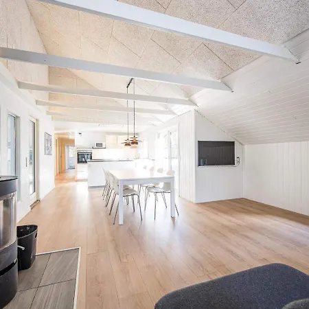 8 Person In Blåvand