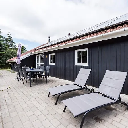 8 Person In * Blåvand