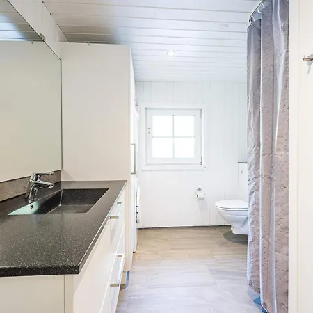 8 Person In * Blåvand
