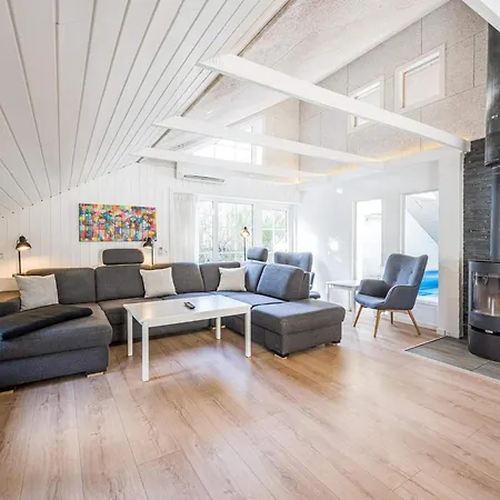 8 Person In Blåvand